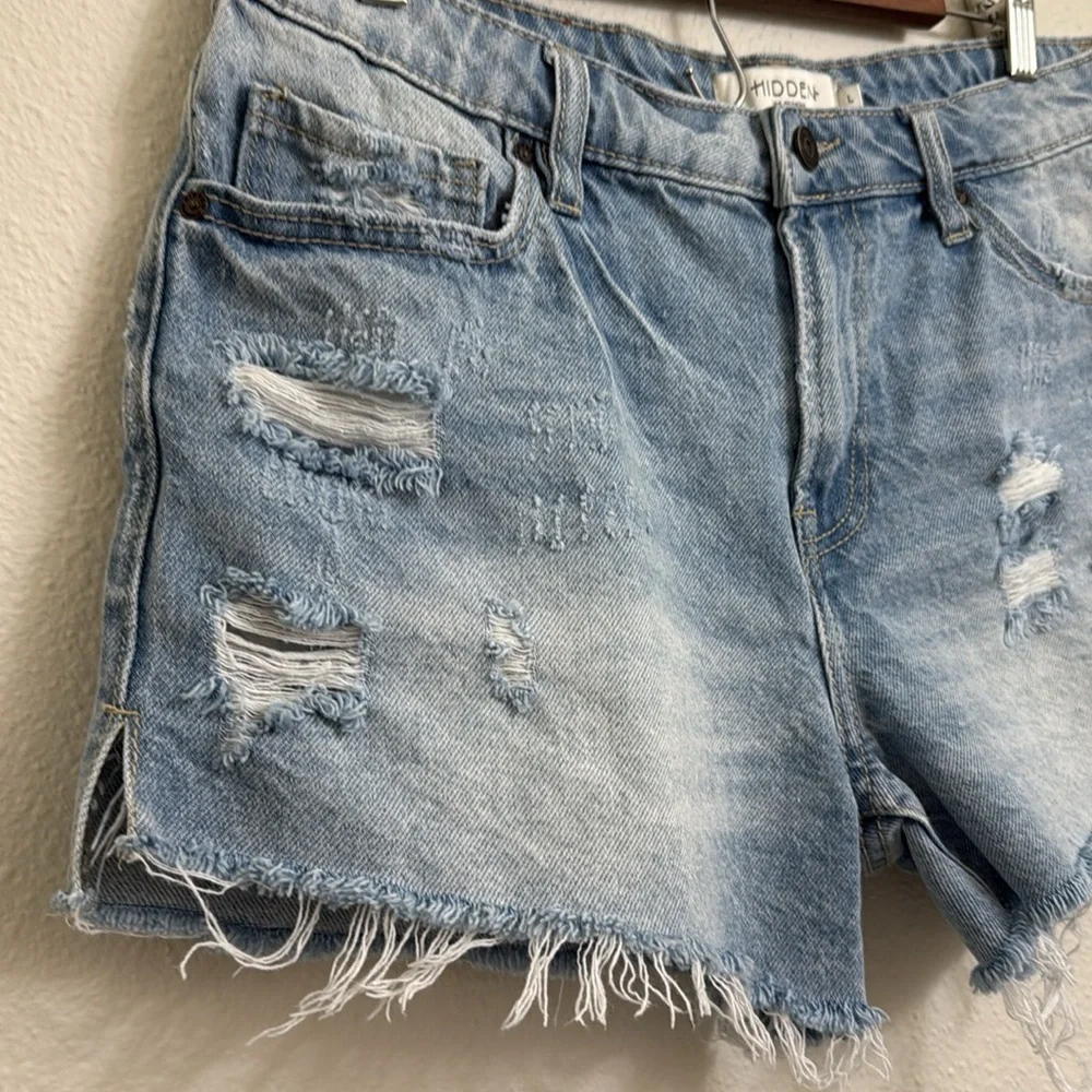 Hidden Distressed Jean Shorts - Picture 4 of 8